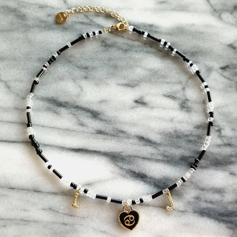 Collier ras de cou en chaîne de perles de verre du zodiaque