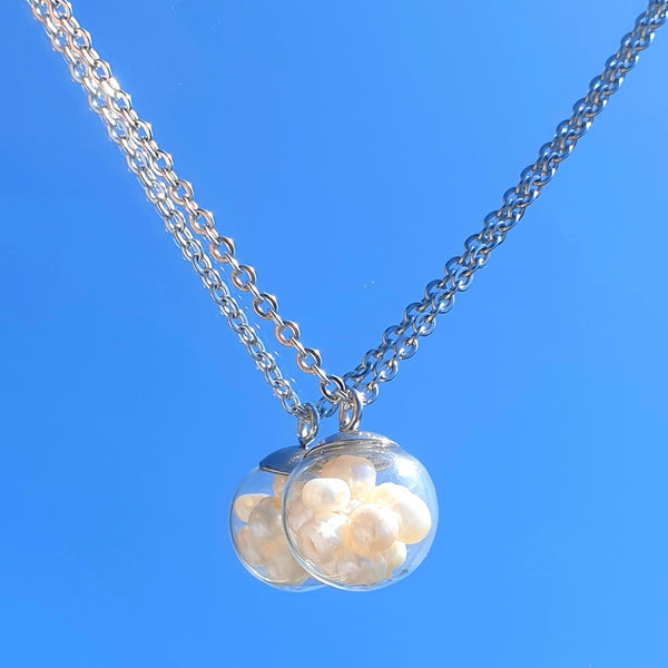 Collier en acier inoxydable avec boule de verre et pierres de guérison en pierre naturelle